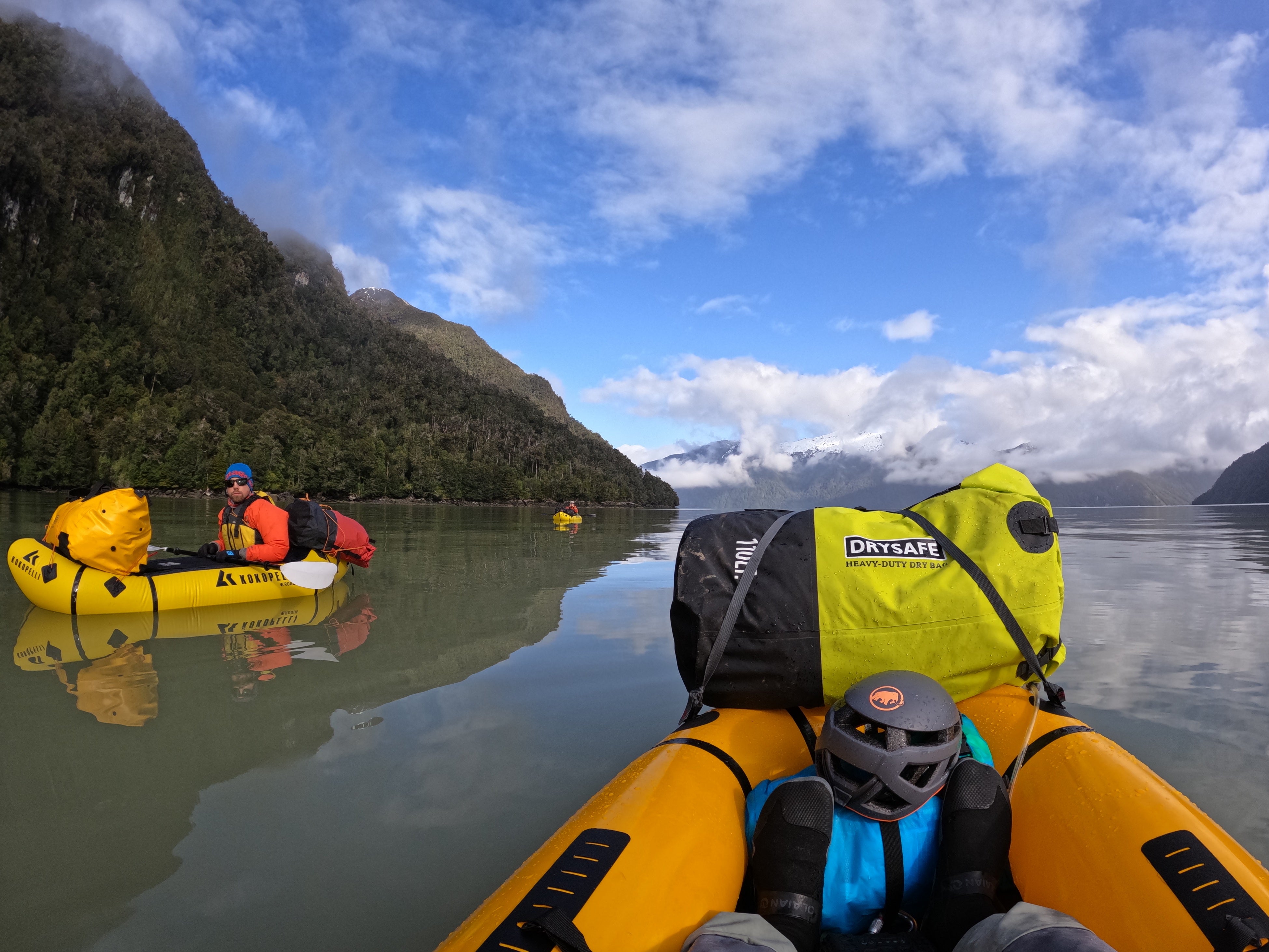 Patagonia Anfibia: Entre fiordos, glaciares, bosques, cerros y ríos.