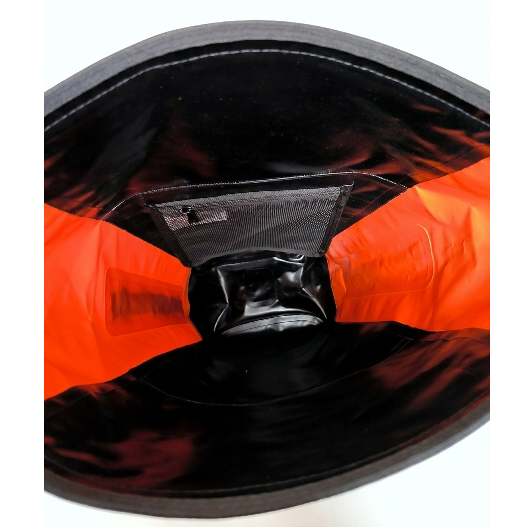 Mochila Outdoor Futalefú 20 Lts 100% Impermeable DRYSAFE negro/naranja