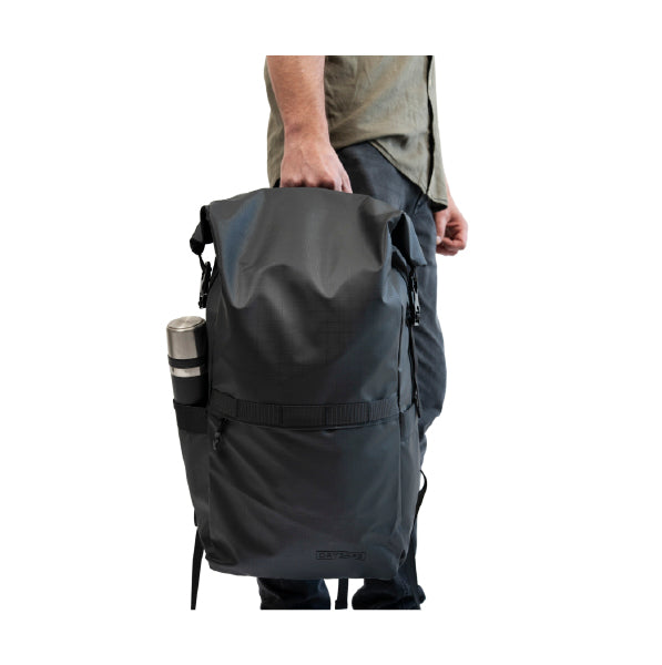 Mochila Urban Roll Top 20 Lts Drysafe Negra