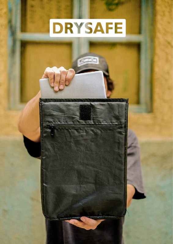 Mochila Outdoor PUKEM 20 Lts c/porta notebook DRYSAFE Gris