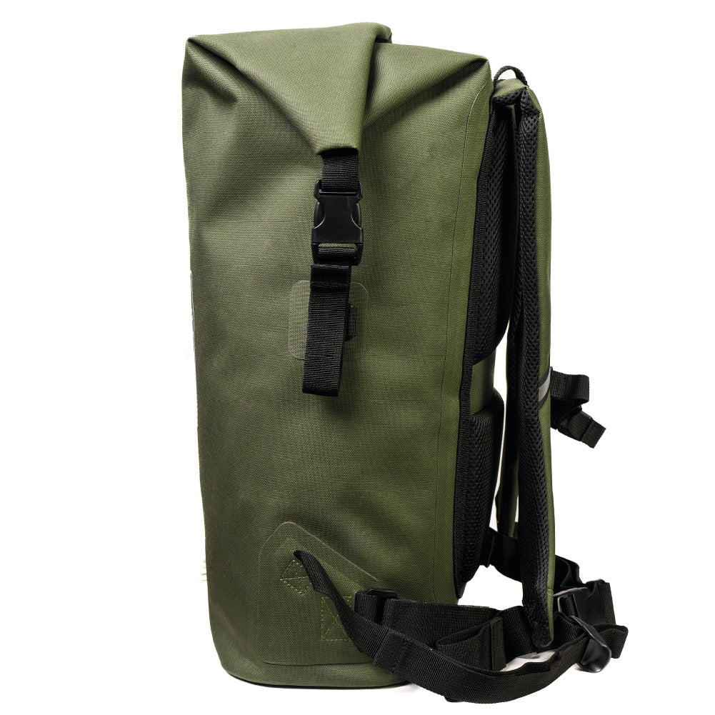 Mochila Outdoor PUELO TPU 25 Lts 100% Impermeable DRYSAFE Verde